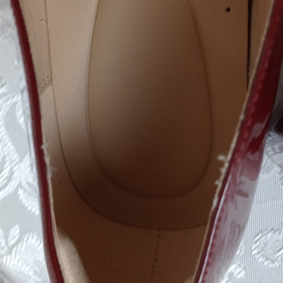NWOT Clarks Burgundy Patent Leather Pumps with Gold Accent - Picture 4 of 7
